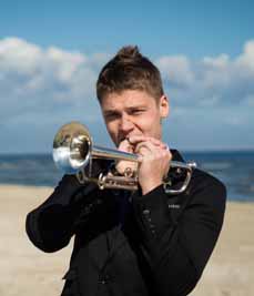 Bild: Artem Sviridov mit seiner Trompete.
